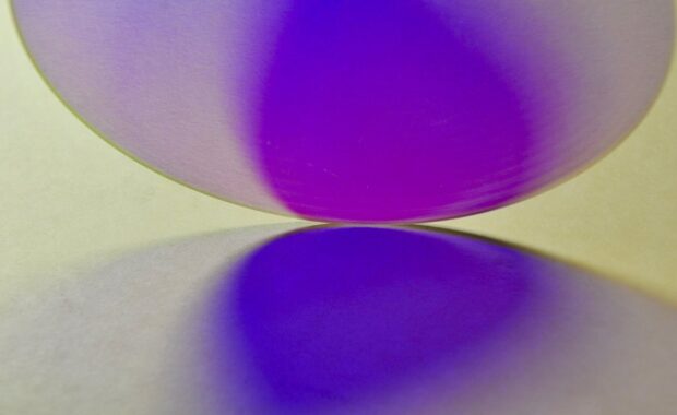 Round dichroic mirror