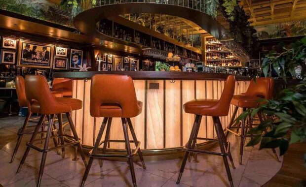 tt-acrylics-bar-photo